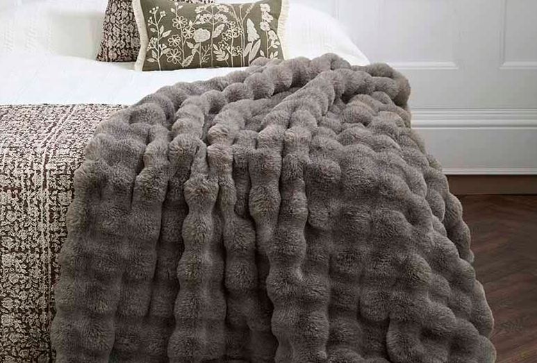 Feather Faux Fur 145x170cm Brown