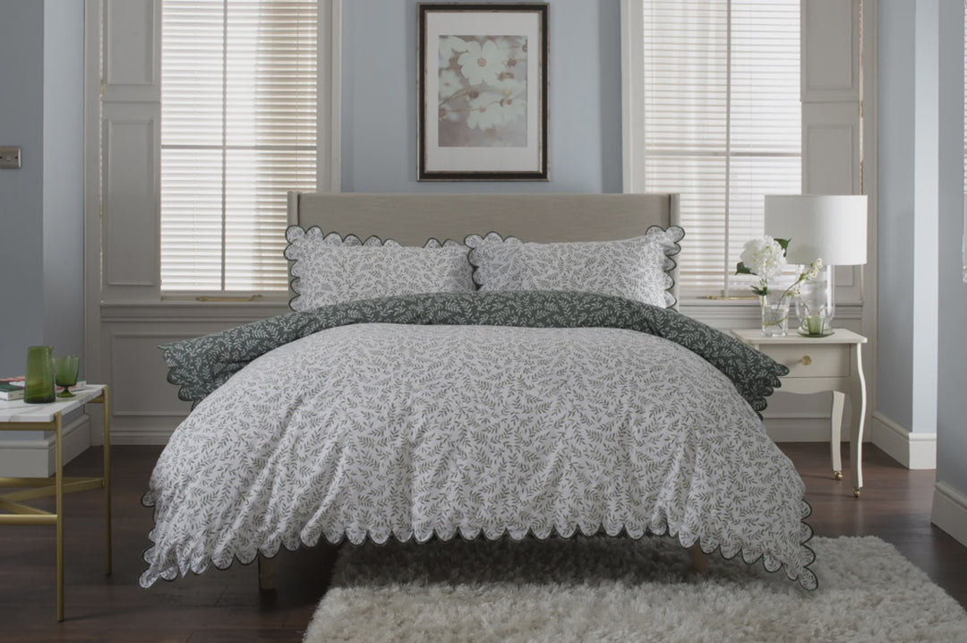 The Lyndon Company Ashling Garden Duvet Cover Set  K/Size Green
