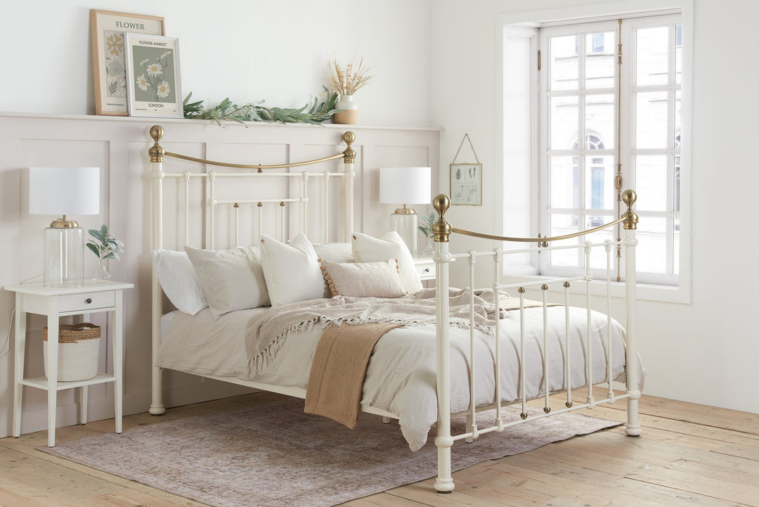 Birlea Bronte Bed (Self Assembly) (DHD)