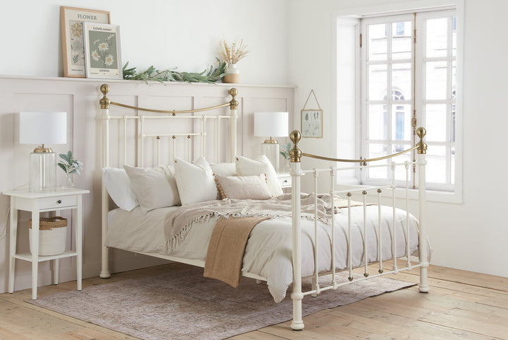 Birlea Bronte Bed (Self Assembly) (DHD)