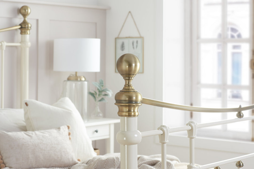 Birlea Bronte Bed (Self Assembly) (DHD)