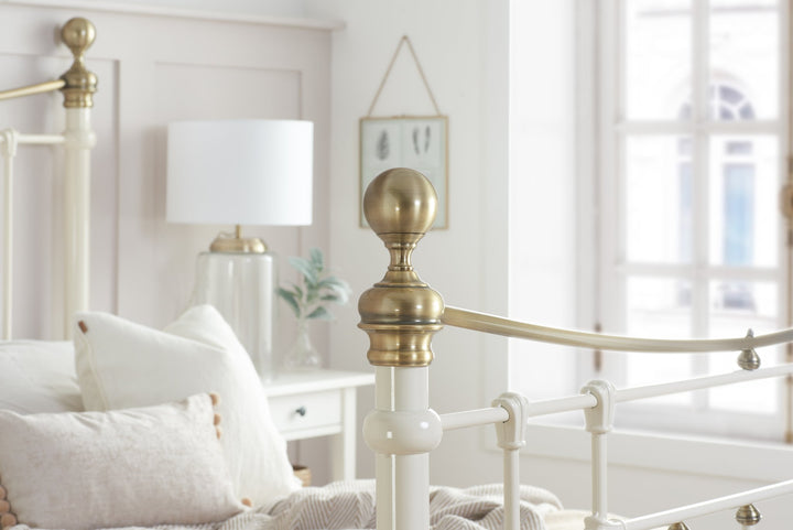 Birlea Bronte Bed (Self Assembly) (DHD)