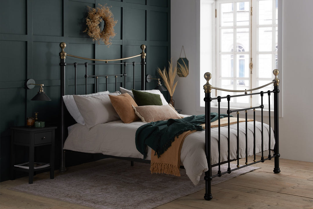 Birlea Bronte Bed (Self Assembly) (DHD)