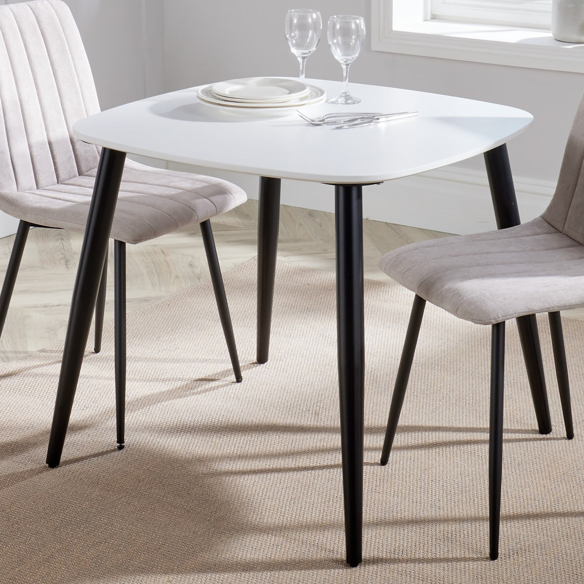 Aspen Square Dining Table, White Painted Top With Black Tapered Legs White Black (DHD) Image 2