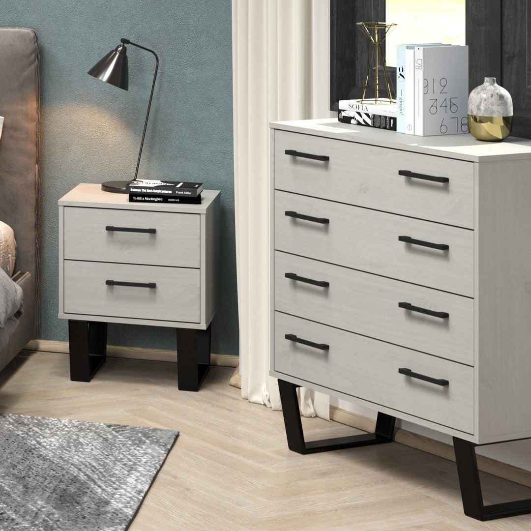Texas 4 Drawer Chest Of Drawers Grey Waxed Pine Black (DHD) Image 4