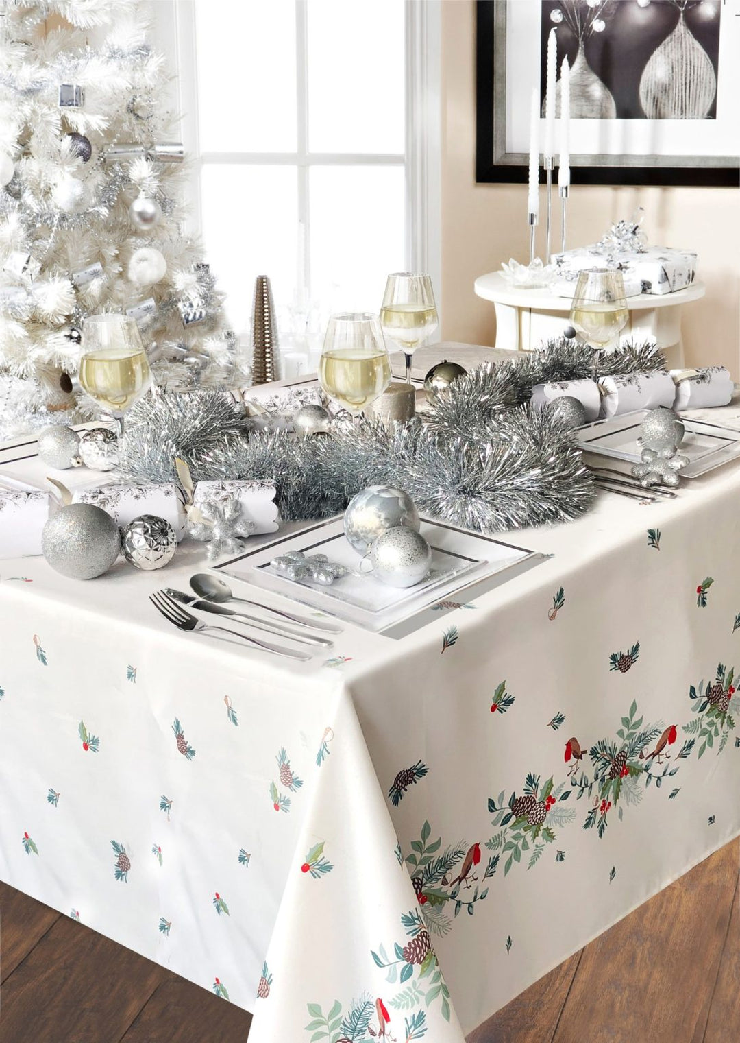Christmas Robin Tablecloth 52 x 70in 132 x 178cm