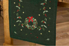 Embroidered wreath trail runner green 38x180cm